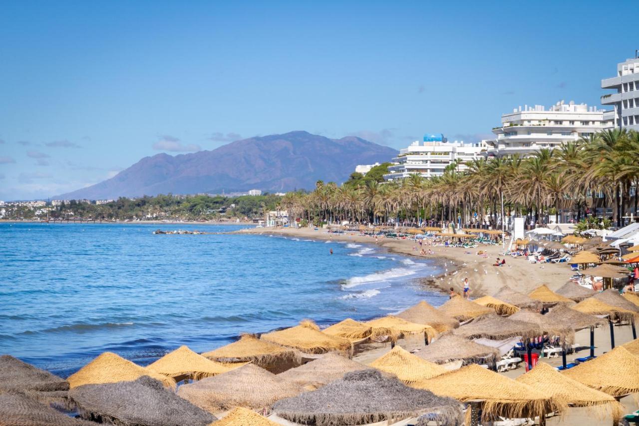 Banus - Front